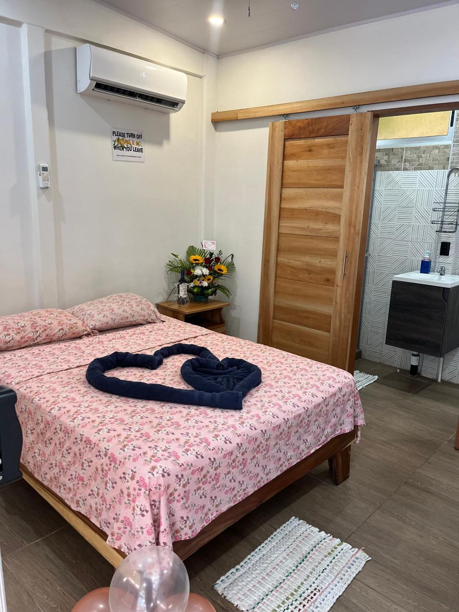 Apartamentos En El Centro De Puerto Viejo Puerto Limon Kültér fotó